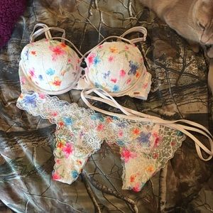 SOLD VS PINK Date Set